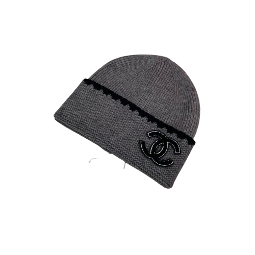 Bonnet CHANEL  en maille avec logo CC noir