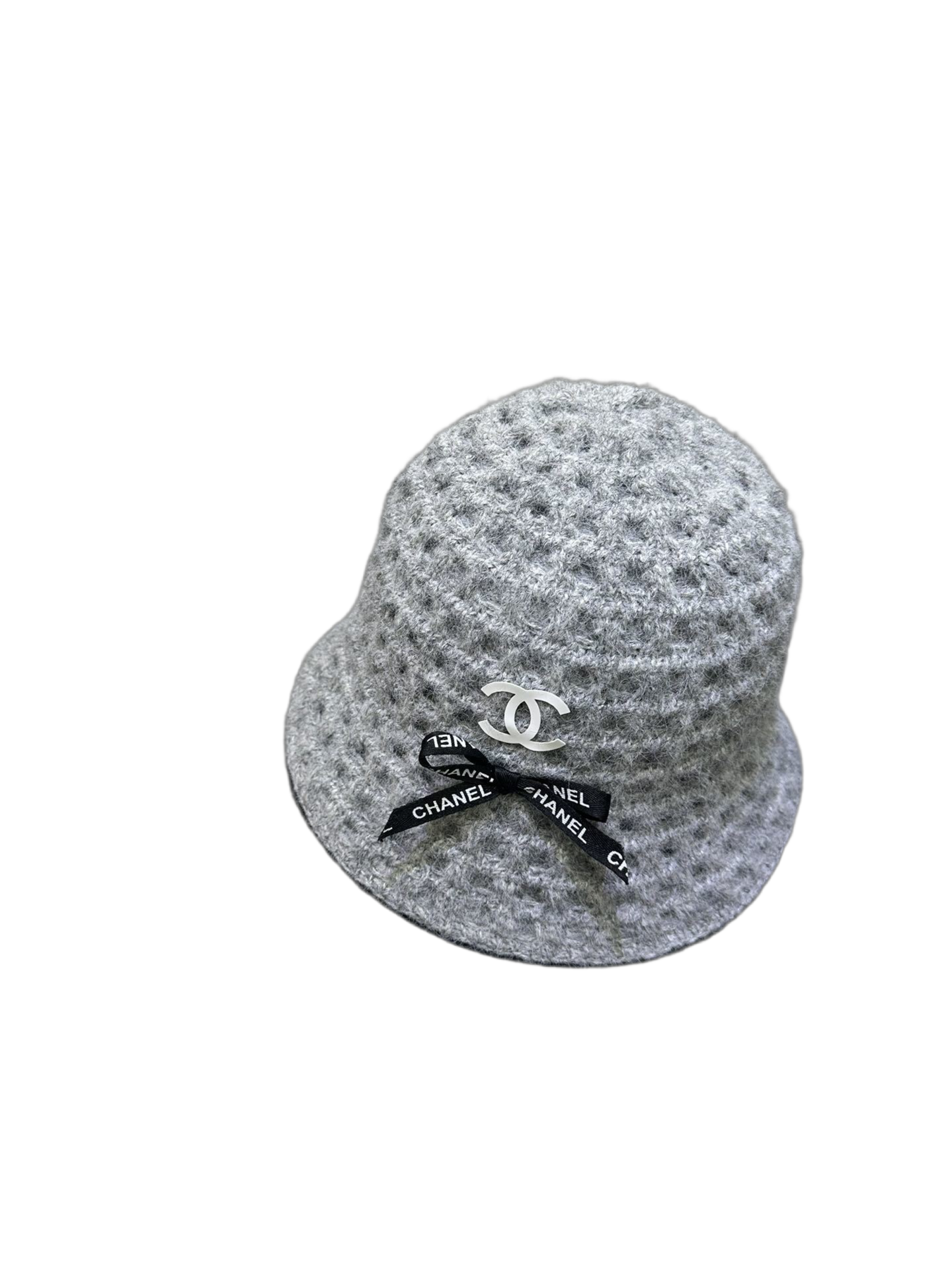 Bob Chanel en laine avec logo CC