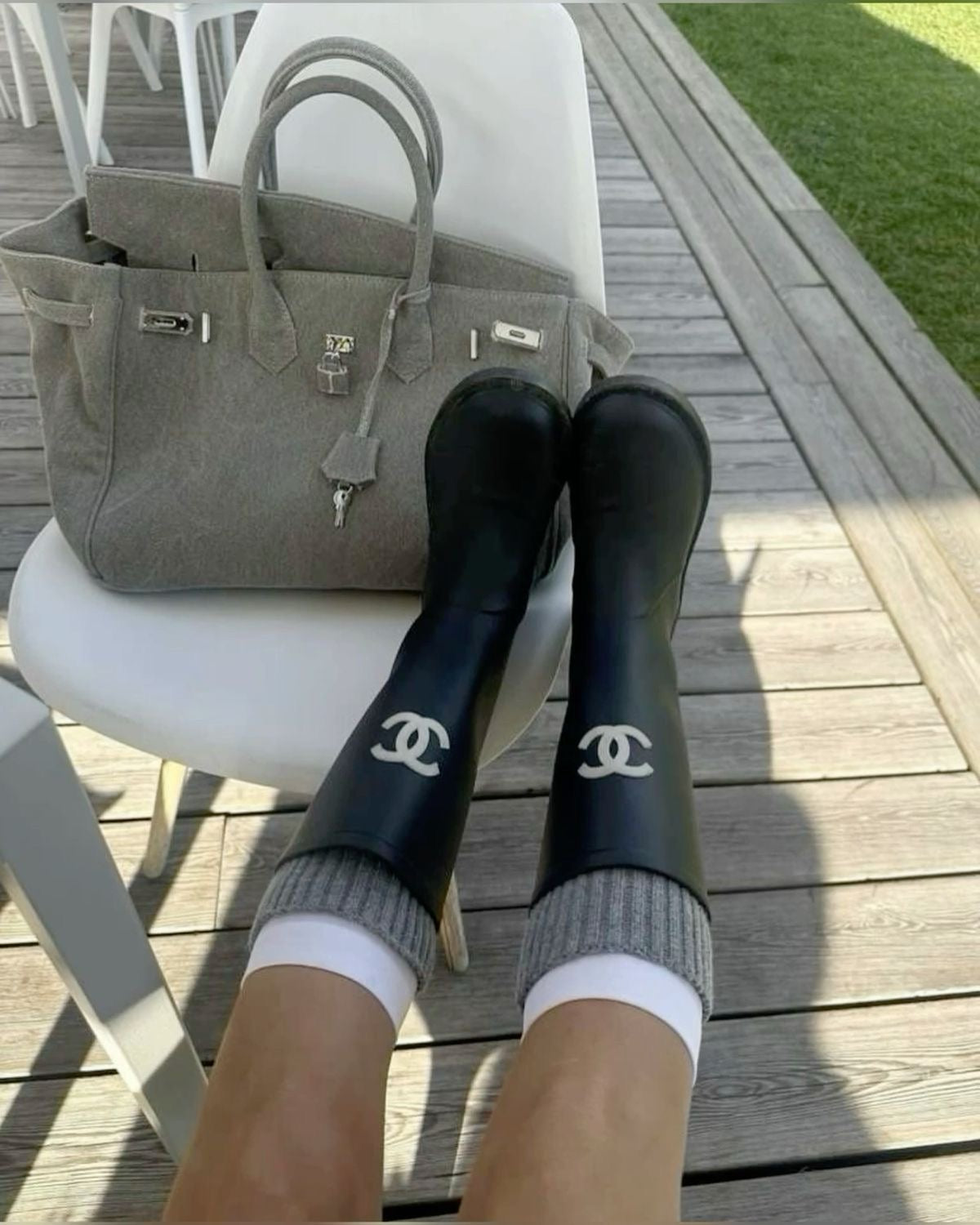 Bottes Chanel Noires Logo - Luxe & Élégance Intemporelle