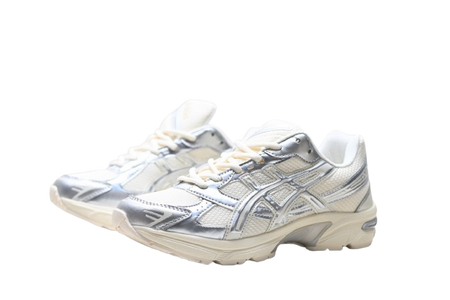 ASICS Silver Retro Runner – Blanc & Argent