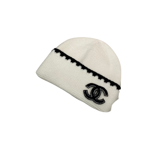 Bonnet CHANEL  en maille avec logo CC noir