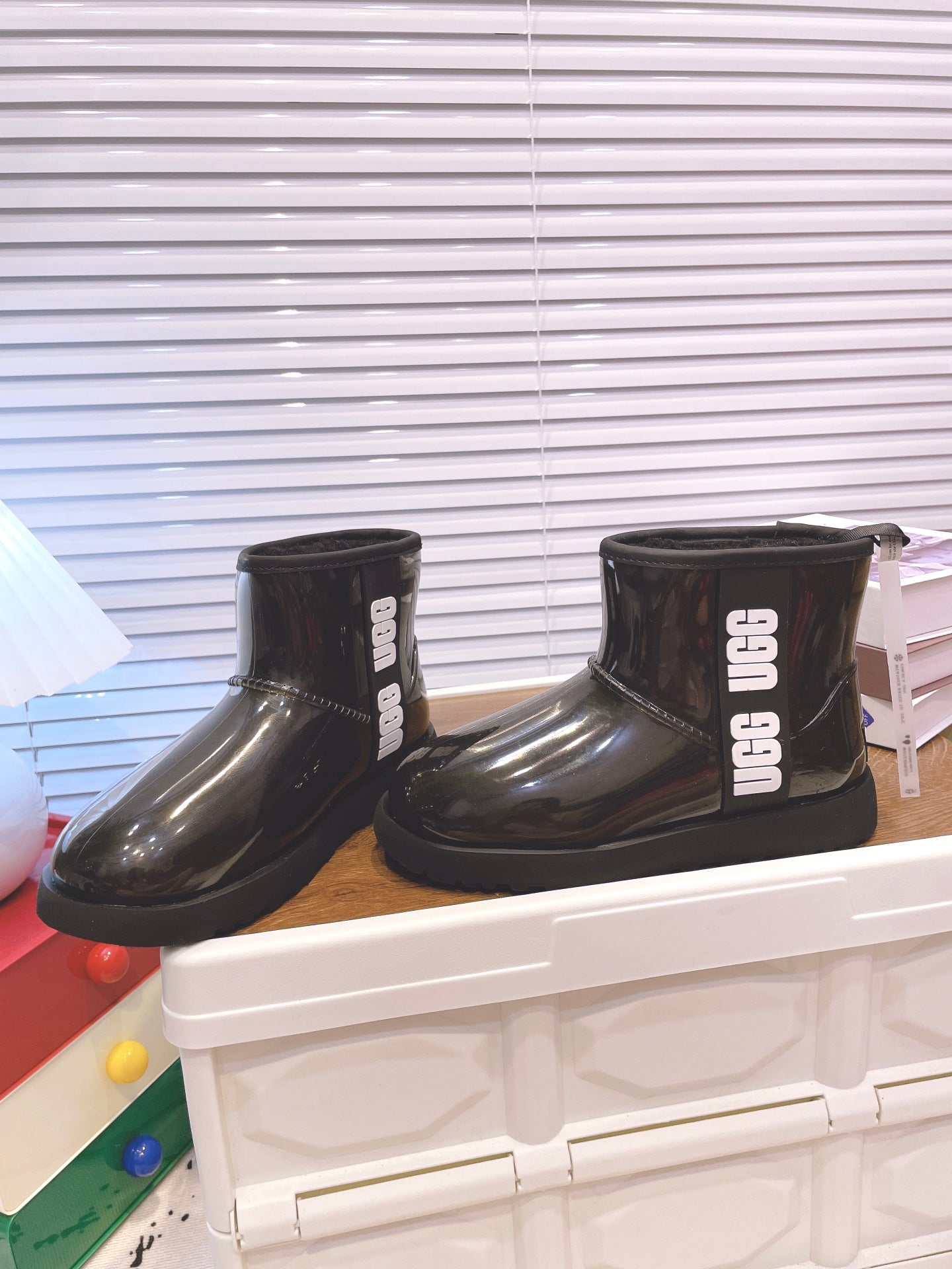 UGG Classic Clear Mini – Bottines imperméables noires