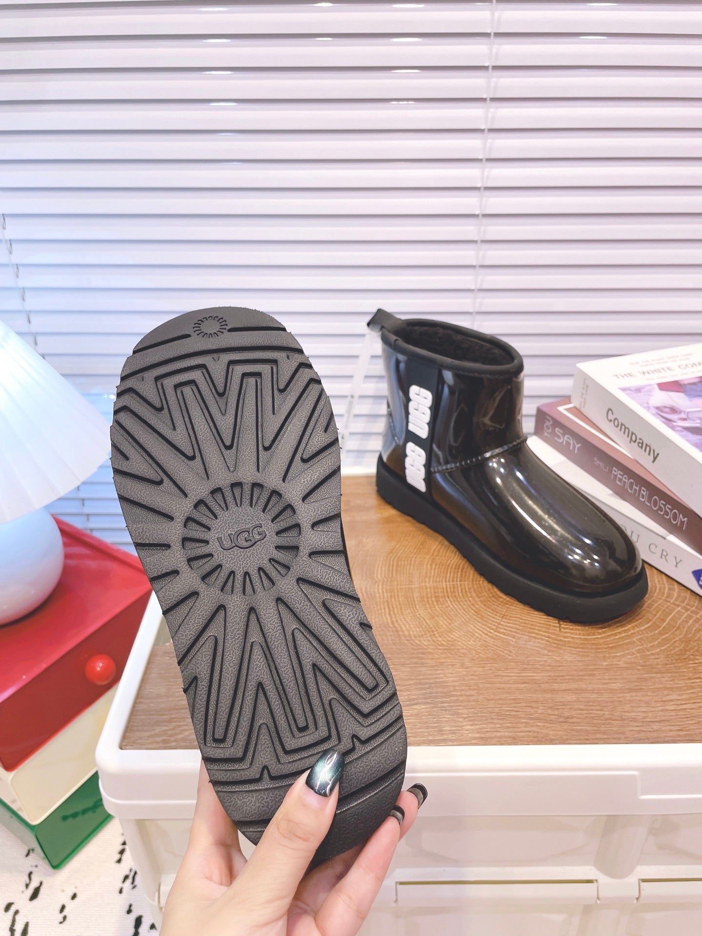 UGG Classic Clear Mini – Bottines imperméables noires