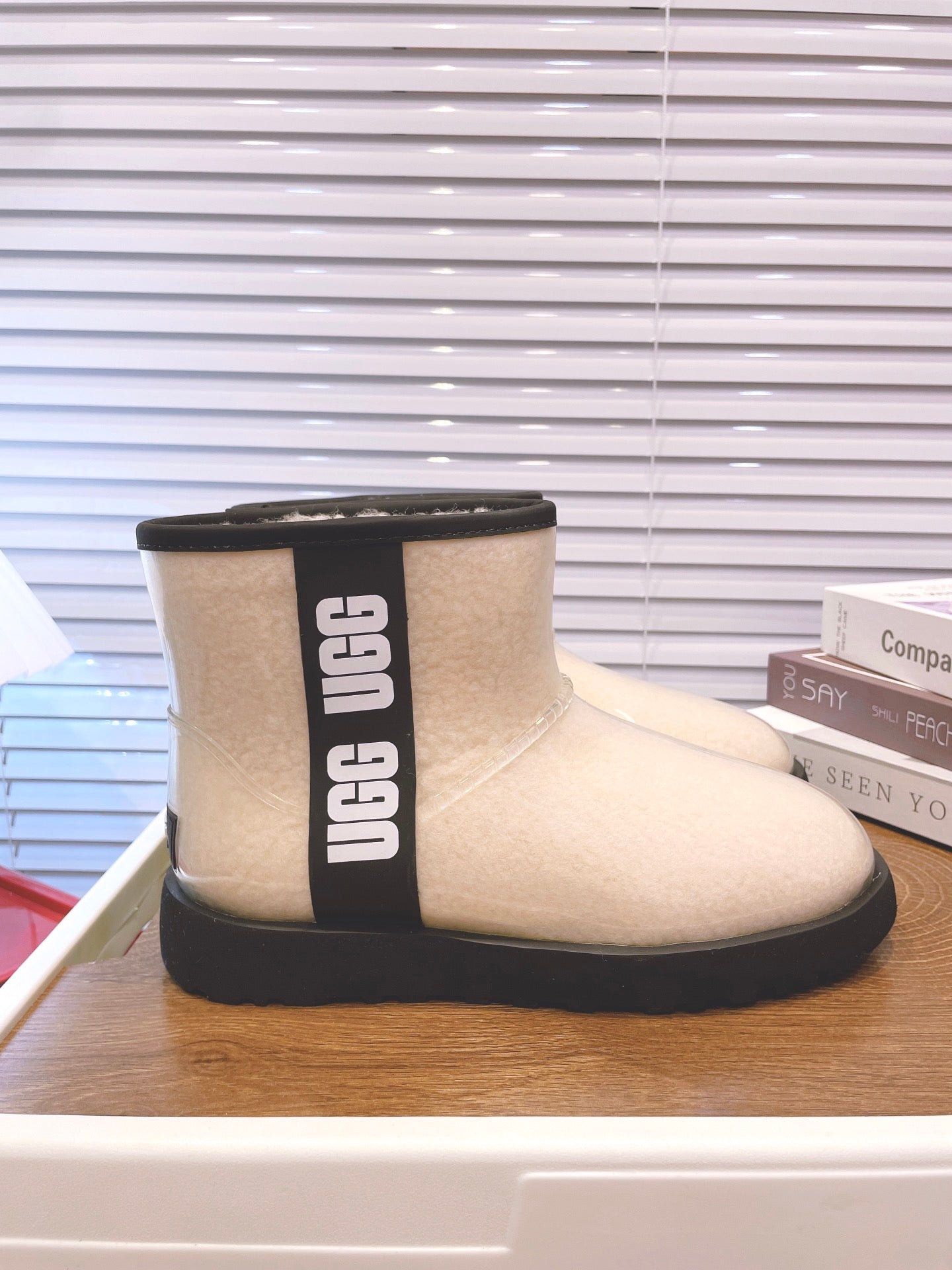 UGG Classic Clear Mini – Bottines imperméables beige / crème