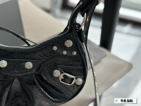 Sac Balenciaga Le Cagole en cuir noir avec détails argentés et strass