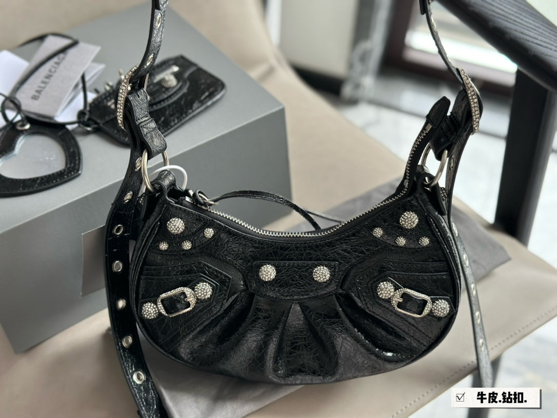 Sac Balenciaga Le Cagole en cuir noir avec détails argentés et strass